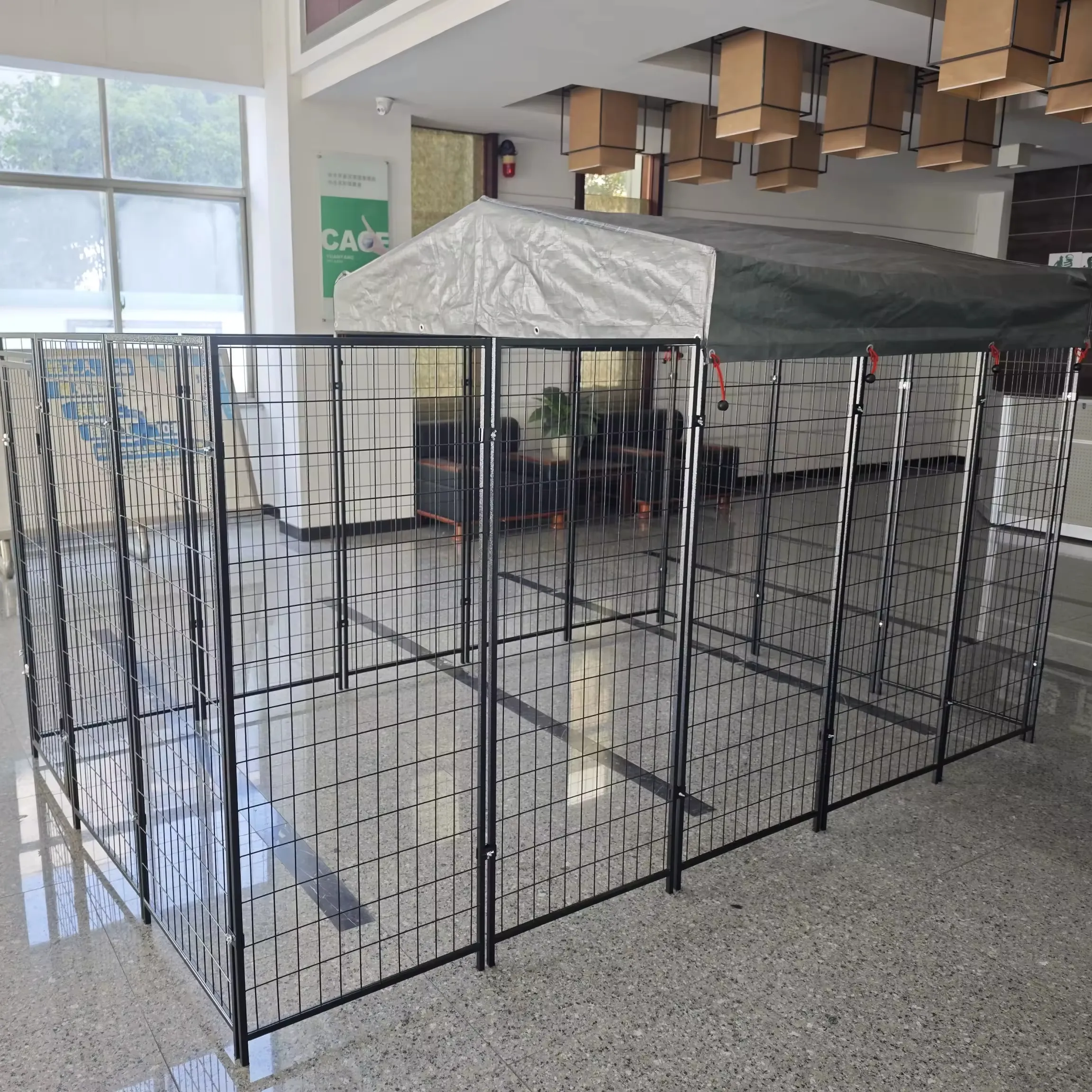 Cuccia per gabbia per cani di grandi dimensioni in rete metallica resistente per esterni con parte superiore impermeabile e parasole per giardino agricolo
