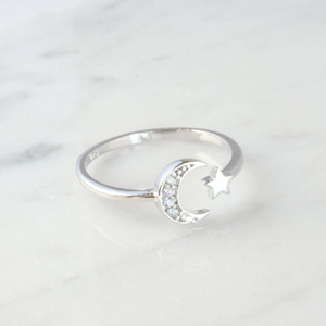 Anello Aperto Luna e Stella, Gioiello Minimalista di Lusso per Donne, Anello da Dito per Uso Quotidiano - Product Image 2