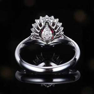 Anillo de oro macizo de 18 quilates con rubí color sangre de paloma sin calentar, anillo ovalado con doble halo de rubí y 61 diamantes brillantes. - Product Image 3