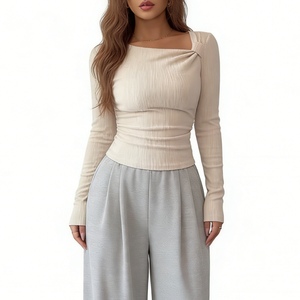 Haut côtelé asymétrique froncé à col asymétrique pour femme - T-shirt court ajusté à manches longues tendance - Product Image 3