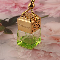Vente en gros BYPE PERFUME JD-B018 8ml Flacon de parfum en verre plat doré pour voiture, diffuseur d'air carré avec bouchon à vis