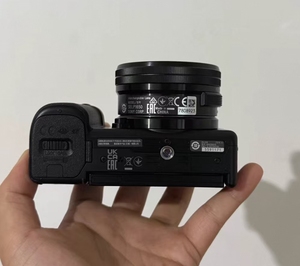 กล้องดิจิตอล <span class=keywords><strong>4K</strong></span> รุ่น ZVE 10 ชุดเลนส์ 16-50 มม. กล้องวีล็อกสำหรับการเดินทางและถ่ายภาพสตรีท - Product Image 5