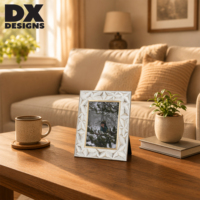 DX Designs - Marco de Fotos de Madera Tallada Blanca Envejecida de 4x6, 5x7, 8x10 Pulgadas, con Borde Dorado, Marco de Fotos Decorativo Vintage para Mesa