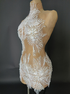 Abito da sera bianco con perle per donna, ideale per feste e matrimoni, lussuoso e raffinato. - Product Image 3