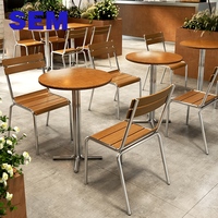 Ensemble de tables et chaises en bois de bouleau russe et contreplaqué marin, style minimaliste SEM, pour restaurant et café.