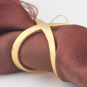 Anillo de Acero de Titanio Dorado con Patrón Cruzado de 20 mm, Joyería de Moda Unisex, Regalo, Banda de Forma Geométrica, Diseño Simple y Único - Product Image 4