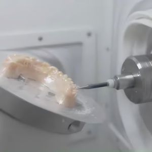 Máquina cortadora de alineador de enlace de cinco ejes Dental T1 - Product Image 4
