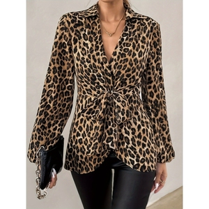 Blus lengan panjang wanita, Atasan kemeja lengan panjang leher V bertali motif macan tutul - Product Image 1