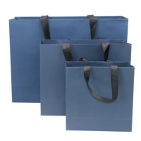 Sacs en papier personnalisés en gros pour le marché du commerce, avec impression esthétique ivoire et dorure rose, pour cadeaux et publicité, pour T-shirts, personnalisables en ligne