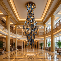 Lustres et suspensions personnalisés LAVIUS Art Déco avec feuilles de verre LED pour hall, villa, escalier et projets de plafonds hauts