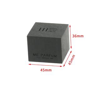 Botella de perfume de madera vacía cuadrada negra grabada personalizada, tapón de rosca <span class=keywords><strong>para</strong></span> fragancia, tarro de perfume de aromaterapia, botella de aceite esencial - Product Image 3