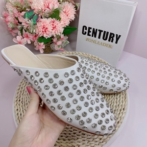 Zapatillas de mujer de media punta con diamantes de imitación, de cuero genuino, cómodas, planas, con punta redonda, para bodas y fiestas de verano - Product Image 3