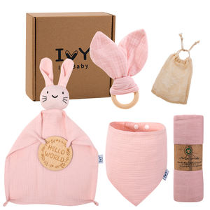 Ensemble de cadeaux pour nouveau-nés 7 pièces en gros Cadeaux d'anniversaire mignons avec poupée à bavette en mousseline - Product Image 2