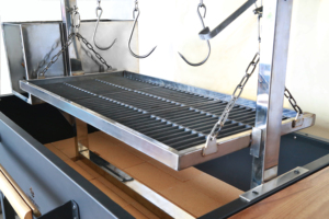 Parrilla de Lujo Discovery Estilo Santa María Argentina para Carbón y Leña con Carro Plegable de Acero de Alta Resistencia y Altura Ajustable - Product Image 3