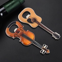 Souvenirs personnalisés métal guitare électrique forme pick décapsuleur avec aimant