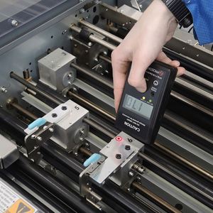 เครื่องวัดสนามไฟฟ้าสถิตแบบดิจิตอลแบบพกพา รุ่น PFM-711B - Product Image 5