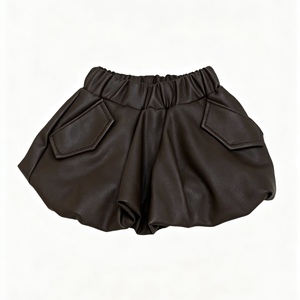 Shorts en similicuir PU pour filles, taille élastique, avec poches, style ballon, collection automne, vente en gros, vêtements pour enfants, OEM - Product Image 2