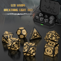 Ensemble de sept dés de D&D polyédriques lumineux LED de luxe, thème Dragon et Donjon, avec lumière respirante chaude pour jeux de cartes