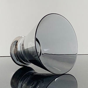 Bol de glace Martini en <span class=keywords><strong>verre</strong></span> à cocktail <span class=keywords><strong>sans</strong></span> <span class=keywords><strong>pied</strong></span> coloré Suie électrolytique en <span class=keywords><strong>verre</strong></span> cristal - Product Image 3