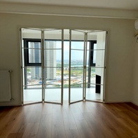 Porte pliante haut de gamme en aluminium, double vitrage trempé, hermétique, écoénergétique, sur mesure pour maison neuve et espace ouvert