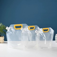 En stock, poche souple transparente avec bec verseur et buse d'aspiration pour le stockage de liquides, pour l'emballage de détergents et de peintures