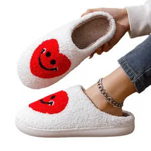 Hot Sell Home Smile Slides Chinelos Fur Slides Faux Fur Sorriso Happy Face Chinelos Mulheres Sapatos De Pelúcia Chinelos De Natal Personalizado