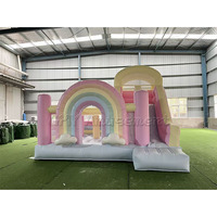 Château gonflable arc-en-ciel pour enfants