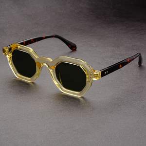 نظارات شمسية صغيرة الإطار بتصميم مضلع لعام <span class=keywords><strong>2026</strong></span>، أفضل المبيعات، جودة عالية، سعر منخفض، حماية من الأشعة فوق البنفسجية 400، شعار مخصص، تصميم كلاسيكي عتيق مع مسامير - Product Image 2