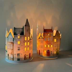 Lampada di Carta Personalizzabile con Scena Urbana, Centrotavola Decorativo, Contenitore in Vetro con Luce a Batteria per Regali e Feste - Product Image 4