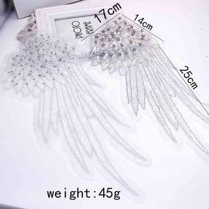 Großhandel Premium Bestickte Perle Strass Patch PVC Perlen Spitze Applique Pailletten Shirts Dekoriert Herz Blume Spitze Aufnähen - Product Image 4