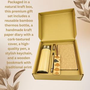 Set Regalo Aziendale Ecologico con Bottiglia d'Acqua in Bambù, Diario Artigianale, Penna, Portachiavi e Segnalibro in Legno con Motivo a Nuvole - Product Image 3