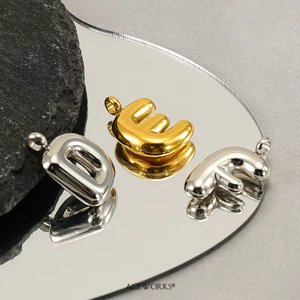 Abalorios con Iniciales de Letras Burbuja |   Colgante de Alfabeto Inflado de la A a la Z, Chapado en Oro PVD de 18K y Acero Inoxidable Plateado, para Fabricación de Joyería DIY - Product Image 3
