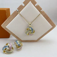 Ensemble de bijoux en émail couleur macaron avec nœud entrelacé, collier et boucles d'oreilles pour femmes, accessoire rétro doux KY25128