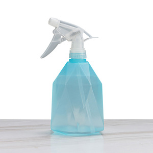 กระบอกฉีดน้ำพลาสติกทรงเพชรหลากสี ขนาด 600 มล. ยี่ห้อ RUIPU สำหรับสวน รับสั่งทำตามแบบ - Product Image 1