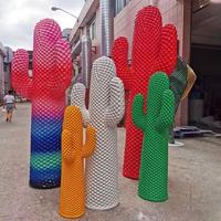 Grande statue de cactus du désert moderne en fibre de verre, colorée, artisanale, durable, objet de collection, décoration intérieure pour salon