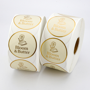 パーソナライズされたカスタム<span class=keywords><strong>2</strong></span>インチ防水自己接着ビニール印刷ロール包装ラベルゴールド箔エンボス加工ロゴステッカー - Product Image 2