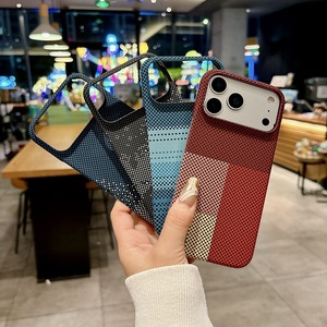 เคสโทรศัพท์แบบแข็งลายคาร์บอนไฟเบอร์ ดีไซน์บางเฉียบ หรูหรา สำหรับ iPhone 18 17 Pro Max 16 15  แบบไร้ขอบ  พร้อมแม่เหล็ก - Product Image 3