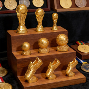 Trofeo <span class=keywords><strong>de</strong></span> Campeonato Dorado, Artesanía en Resina Pintada a <span class=keywords><strong>Mano</strong></span>, <span class=keywords><strong>Mini</strong></span> Botas <span class=keywords><strong>de</strong></span> Fútbol, Adornos, Regalos Deportivos - Product Image 4