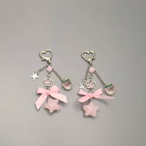Porte-clés Kpop Girl Fruit Star en résine 3D rose, avec pendentif breloque tendance en forme de fraises, ruban et chaîne de perles - Product Image 5