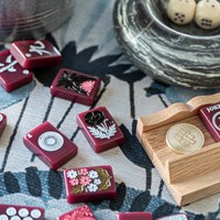Jeu de tuiles de mahjong Oxblood Haus of Tiles No. 88 tuiles de mahjong en acrylique de luxe, 160 tuiles américaines avec tapis de jeu de mahjong