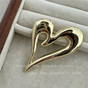 Broche Vintage Elégante Perle Gland Strass Fleur Bowknot Designer Mode Broches Pins pour Femmes Robe - Product Image 6