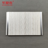 Panneaux muraux et de plafond en PVC imperméables et ignifuges au design moderne avec estampage à chaud pour une utilisation en intérieur, insonorisés, garantie 5 ans