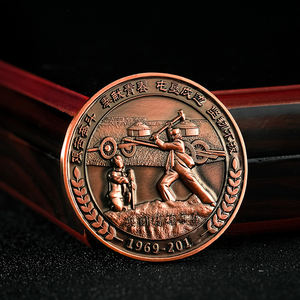 Fábrica por encargo chapado en oro Aleación de Metal nombre esmalte grupo empresa logotipo emblema placa a medida <span class=keywords><strong>National</strong></span> <span class=keywords><strong>Geographic</strong></span> insignia - Product Image 1