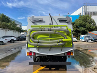 4x2 98hp ISUZU 100P aspirateur de rue, balayeuse de route avec réservoir d'eau de 1200 litres et réservoir à poussière de déchets 4200 en vente