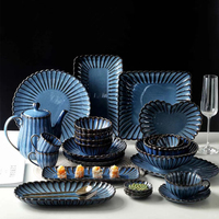 Ensemble d'assiettes en céramique de luxe, élégantes et originales, avec chrysanthème à la mode pour des cadeaux spéciaux