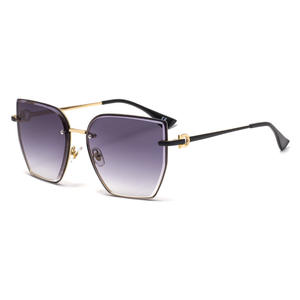 Lunettes de soleil pour femmes de style européen et américain sur mesure, monture dorée sans cadre, UV400 Classe 2, design tendance Instagram - Product Image 4