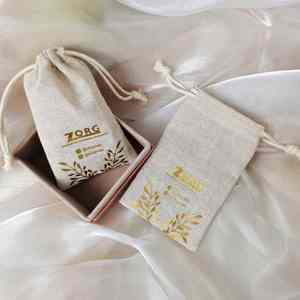 ถุงผ้าฝ้ายพิมพ์โลโก้ตามสั่ง ถุงของขวัญแบบมีเชือกผูก  ถุงผ้าฝ้ายออร์แกนิค  บรรจุภัณฑ์แบบรีไซเคิลและเป็นมิตรกับสิ่งแวดล้อม - Product Image 4