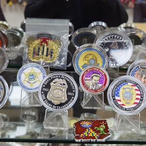 เหรียญที่ระลึกแบบกำหนดเองขายส่ง Oneway กล่องเหรียญรางวัลโลหะกำมะหยี่เคลือบทอง เหรียญที่ระลึกเคลือบแบบกำหนดเอง - Product Image 4