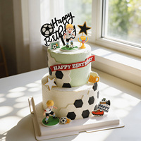 Décoration de gâteau sur le thème du football de dessin animé pour l'anniversaire d'un garçon