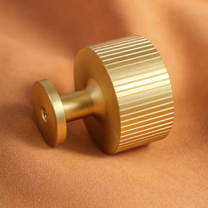 Hochwertige Französische Minimalistische Massivmessing-Schrankknöpfe Schubladengriffe Möbelgriffe Gebürstete Messing-Schranktürgriffe - Product Image 5